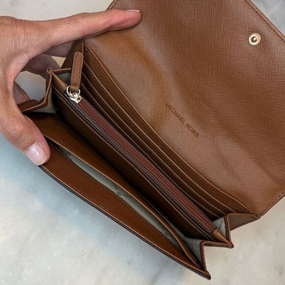 Michael Kors Pebbled Leather Fulton Flap Medallion Wallet - Picture 13 of 16